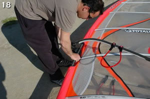 montaje de una vela de windsurf