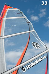 montaje de una vela de windsurf