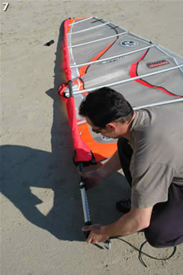 montaje de una vela de windsurf
