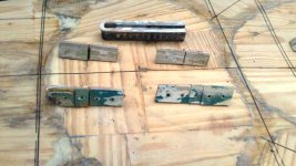 inserts y caja cortada de una tabla vieja.jpg